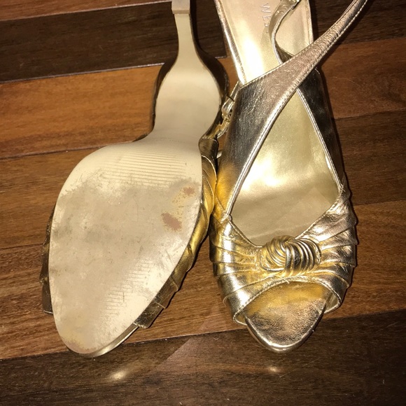 Nine West Size 10 Gold Open Toe Sling Back Heels - Picture 6 of 6